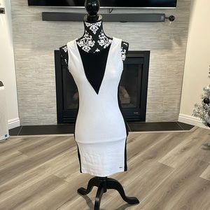 Guess dress White discoloured